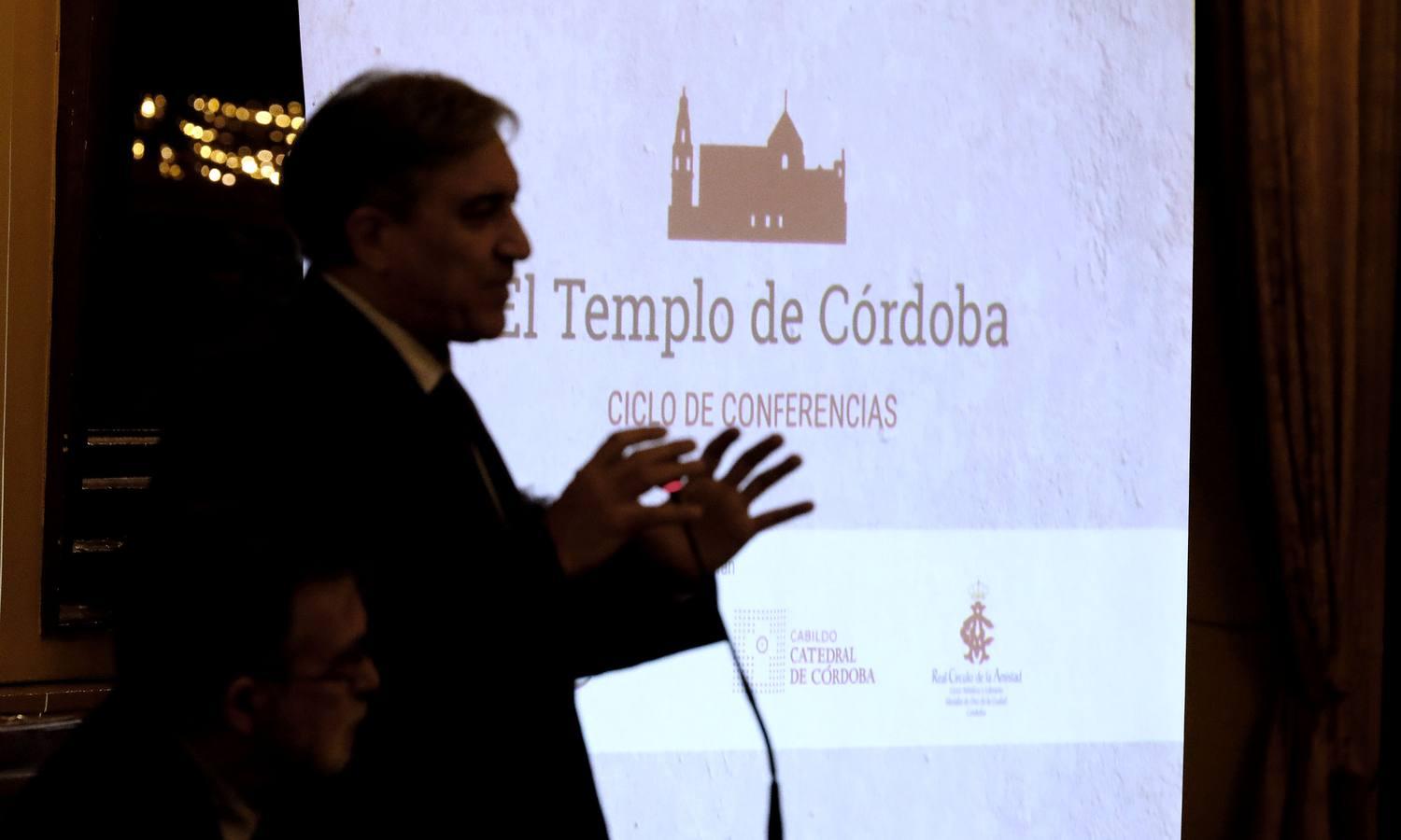 La conferencia de José Luis Corral en el Templo de Córdoba, en imágenes