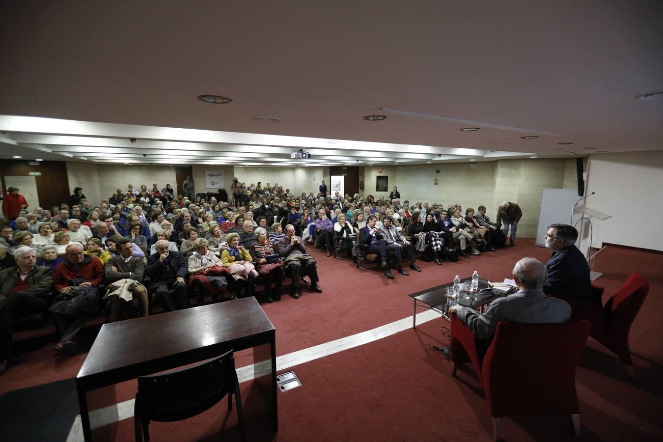 El Foro Cultural de ABC Córdoba con Inocencio Arias, en imágenes