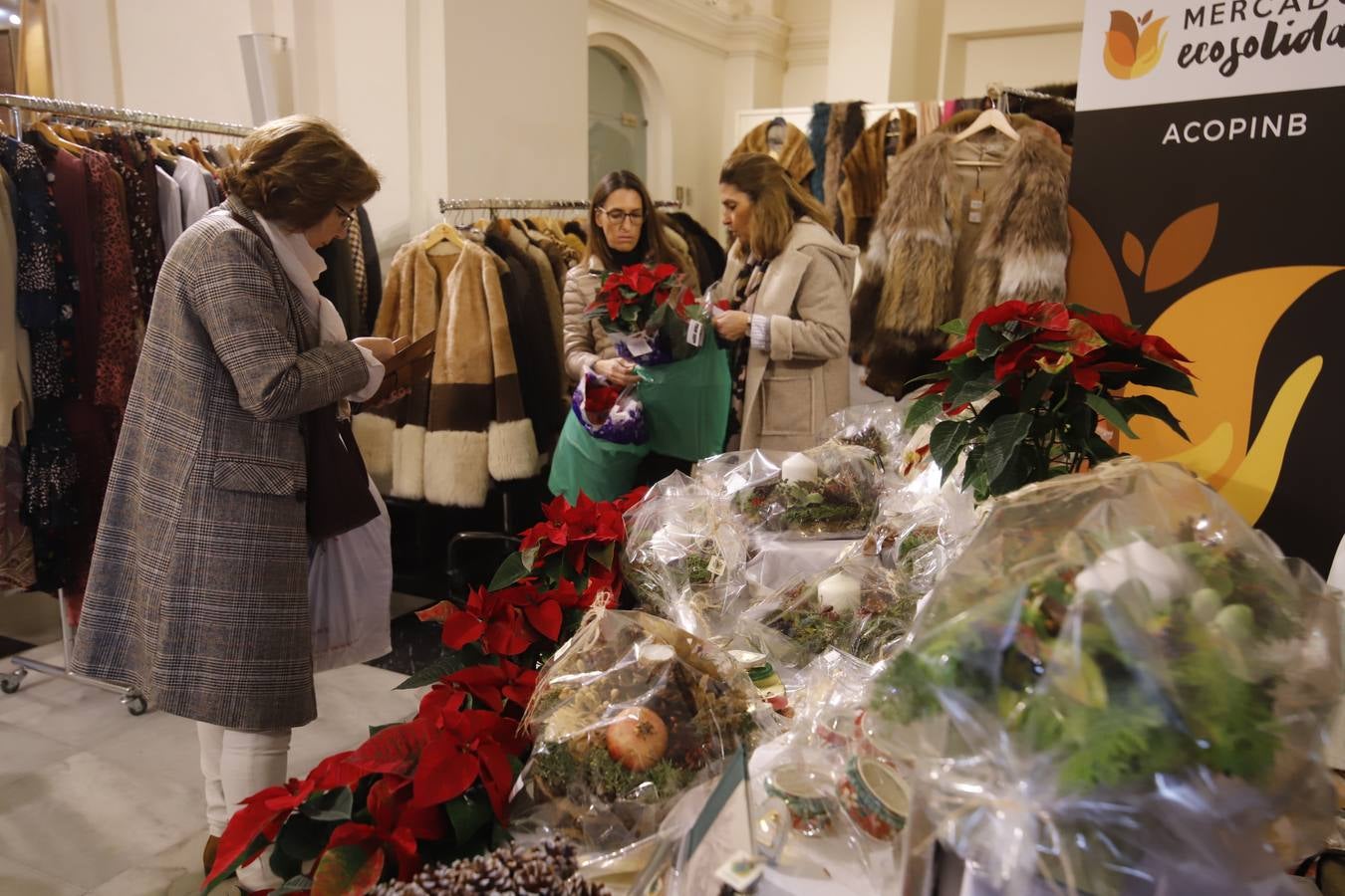 En imágenes, el Baratillo de Adevida de Navidad