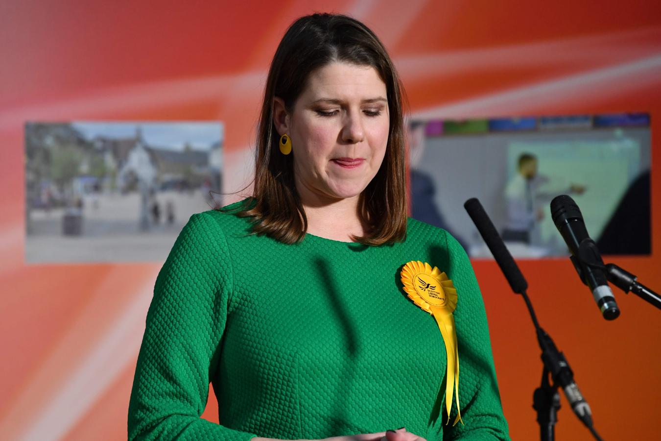 La líder del partido Liberal Demócrata, Jo Swinson, ha dimitido esta mañana tras perder su escaño y obtener 11 diputados, una cifra mucho más baja de lo que se esperaba. 