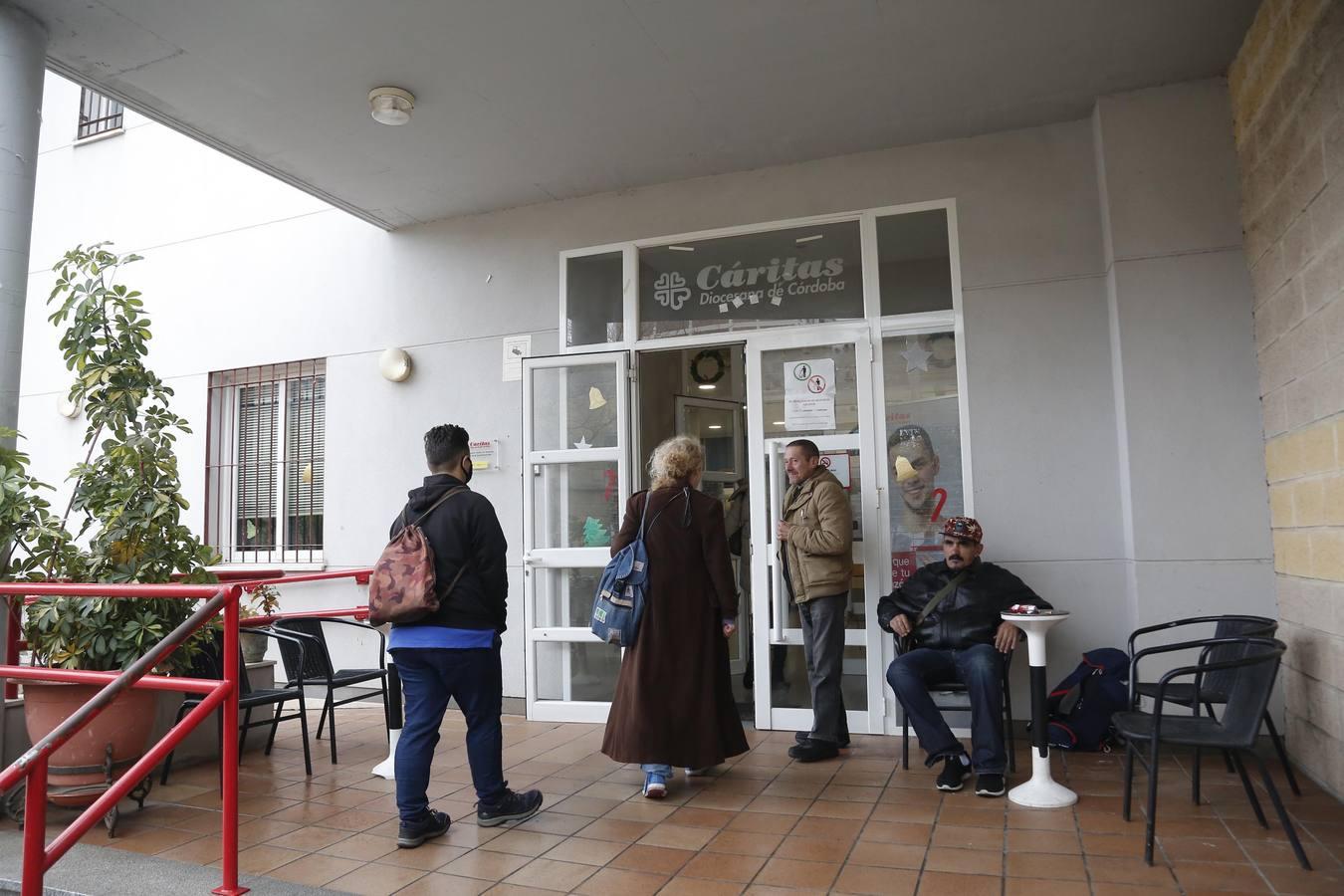 Un día en la casa de acogida Madre del Redentor de Córdoba, en imágenes