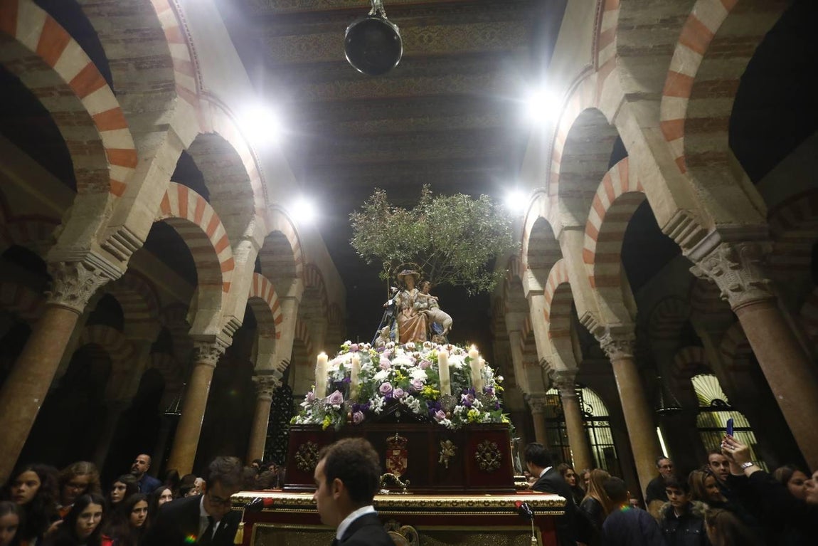 La procesión de la Divina Pastora de Córdoba, en imágenes