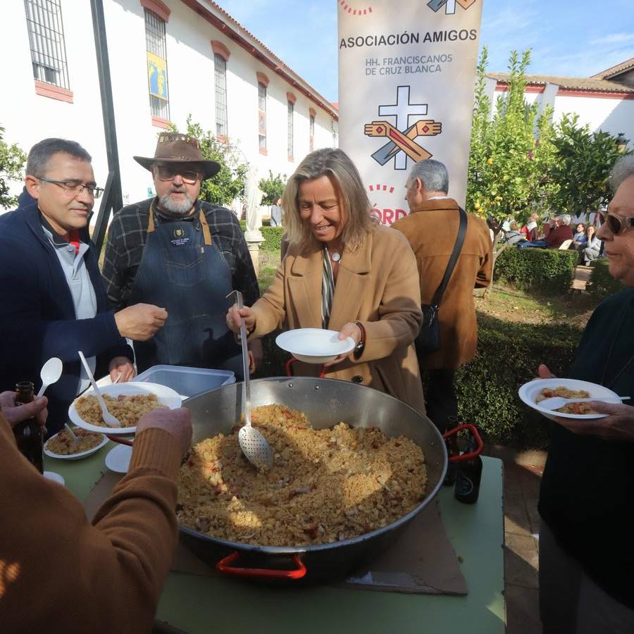 Las tradicionales migas de los hermanos de la Cruz Blanca en Córdoba, en imágenes