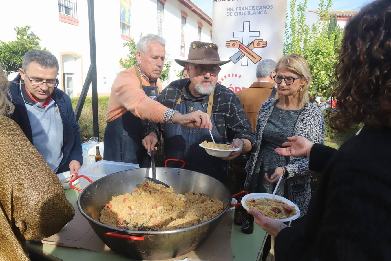 Las tradicionales migas de los hermanos de la Cruz Blanca en Córdoba, en imágenes