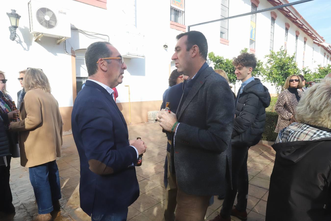 Las tradicionales migas de los hermanos de la Cruz Blanca en Córdoba, en imágenes