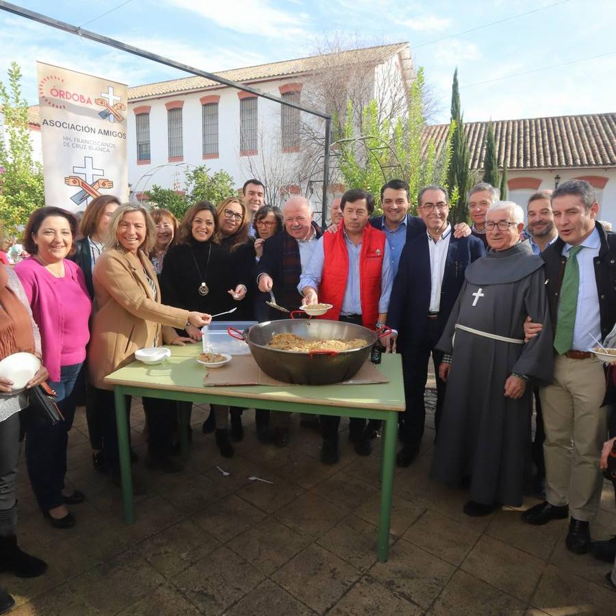 Las tradicionales migas de los hermanos de la Cruz Blanca en Córdoba, en imágenes