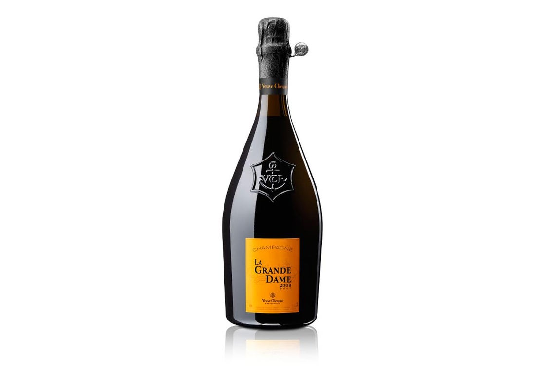 Veuve Clicquot La Grande Dame 2008. Uva: Pinot Noir y Chardonay. Fase visual: Sorprendente brillo de color dorado claro. Fase olfativa: Al ser liberado, presenta notas de frutos secos (almendras, higos y albaricoques), frutos blancos maduros (peras), y finalmente sutiles notas tostadas de avellana y praliné. Delicadas notas de pastelería, bien equilibradas con la frescura y claridad de la mezcla. Fase gustativa: Impacto fuerte y agudo. Otorga una textura sedosa con las frutas jóvenes, acompañada por notas de cítricos y frutas rojas (cereza). Precio: 145€