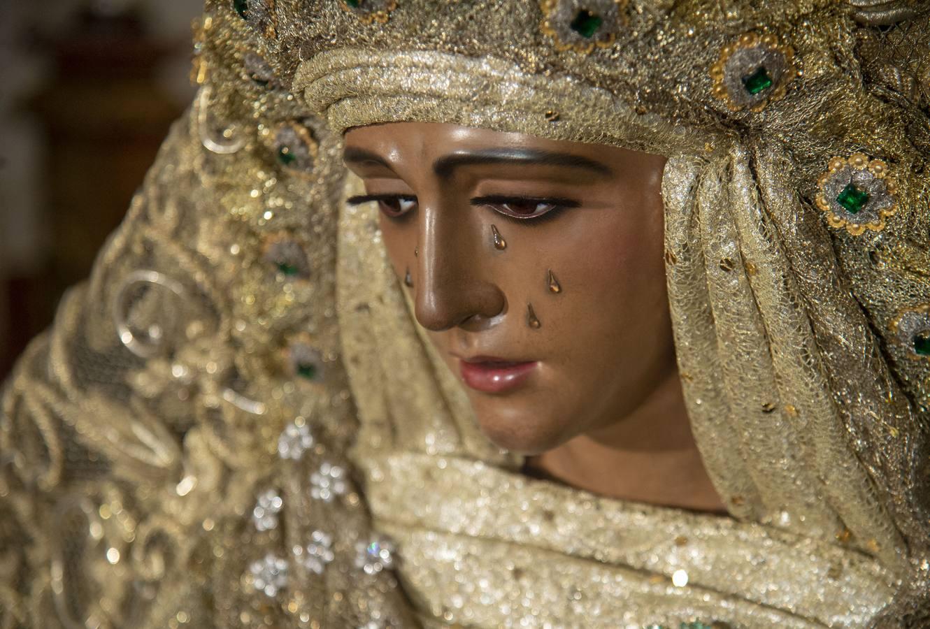 La Esperanza de Triana, en besamanos