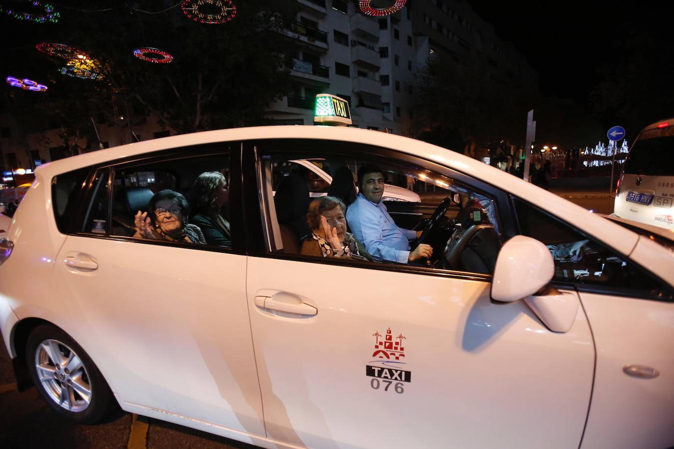 El paseo de la ilusión del taxi en Córdoba, en imágenes