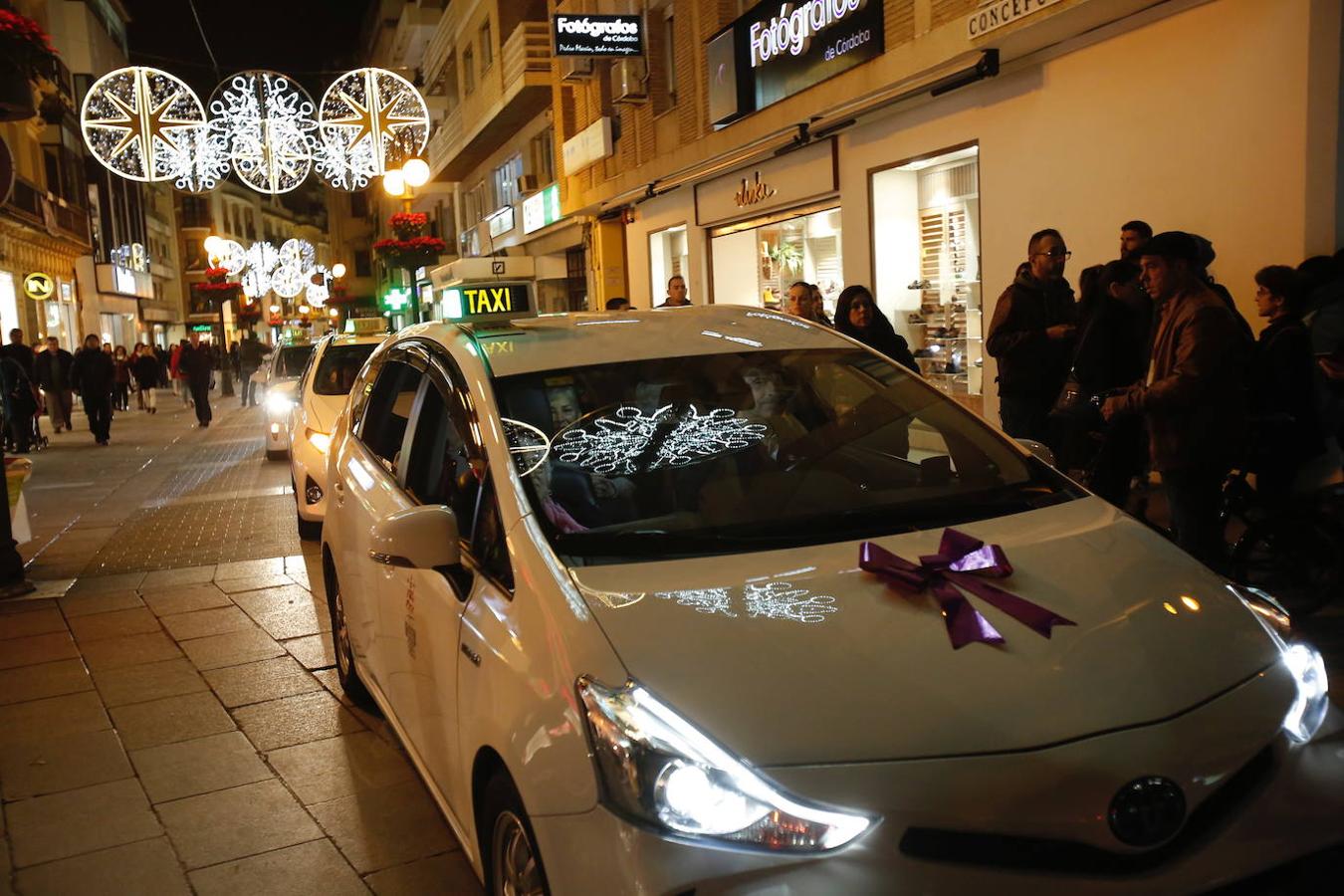 El paseo de la ilusión del taxi en Córdoba, en imágenes