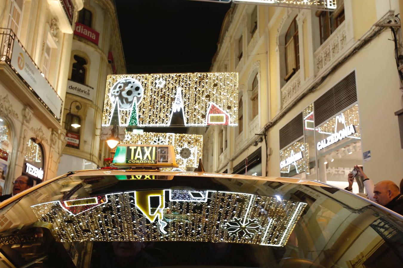 El paseo de la ilusión del taxi en Córdoba, en imágenes