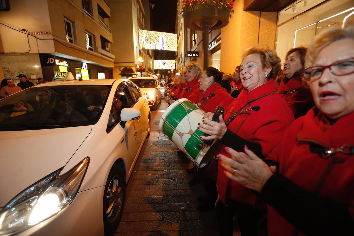 El paseo de la ilusión del taxi en Córdoba, en imágenes