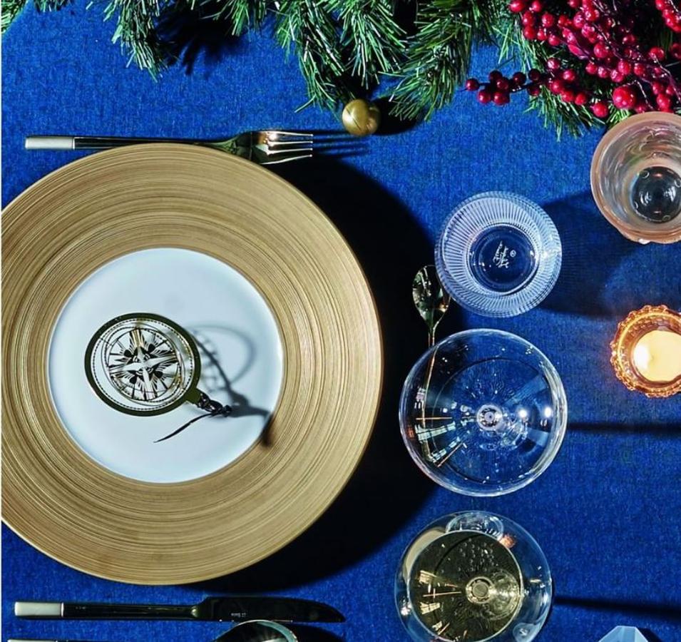 Cristalería de colores. LLamativos o discretos, con ornamentos marcados o ligeros y sencillos, pero este año las cristaleras de lujo apuestan por la riqueza en sus tonos. Combinarlos será un acierto y aportará a la mesa de Navidad un toque de frescura y originalidad