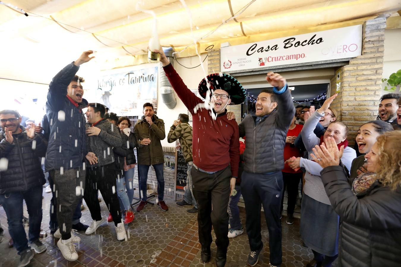 La alegría de la Lotería de Navidad a lo largo de la historia en Sevilla