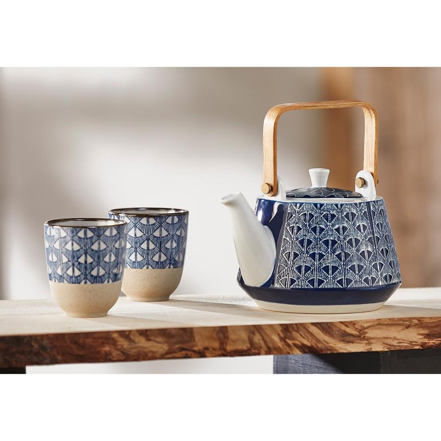 Juego de té artístico. Puedes encontrar esta tetera de hierro fundido con un juego de dos tazas en Fnac. La tetera está equipada con filtro de acero inoxidable y tiene una capacidad de 0,9 l. Cuesta 39,95 euros.