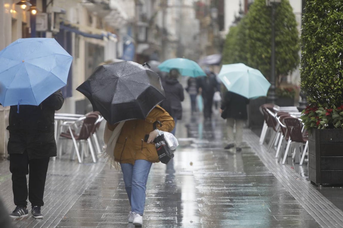 FOTOS: Tormentas y viento fuerte en Cádiz por la llegada de Elsa