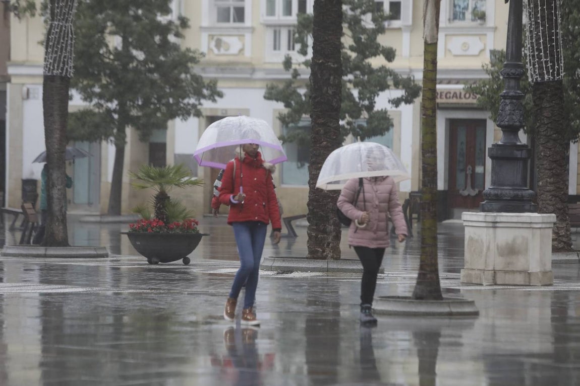 FOTOS: Tormentas y viento fuerte en Cádiz por la llegada de Elsa