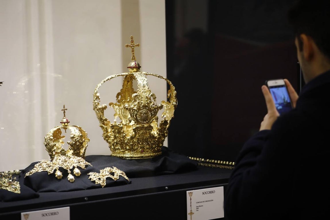 La exposición del ajuar de las Vírgenes de gloria de Córdoba, en imágenes