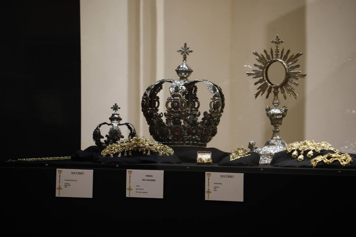 La exposición del ajuar de las Vírgenes de gloria de Córdoba, en imágenes