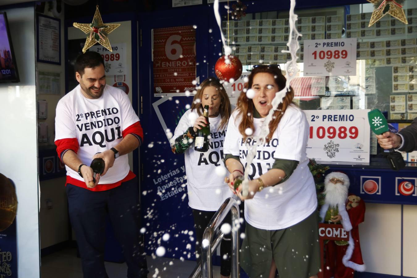 En imágenes: Málaga celebra un segundo premio de la Lotería de Navidad con el 10989