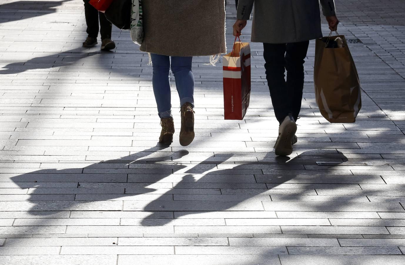 Las últimas compras antes de la Nochebuena en Córdoba, en imágenes