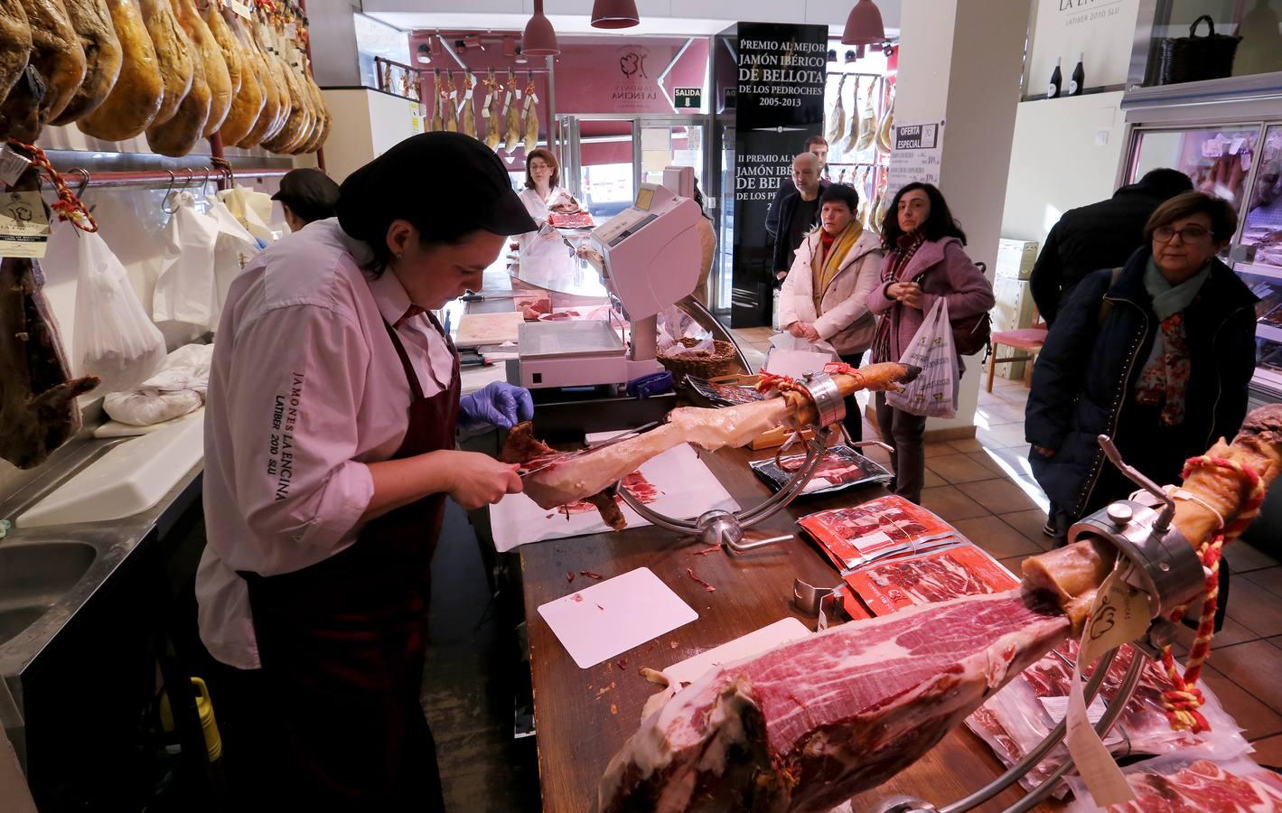 Las últimas compras antes de la Nochebuena en Córdoba, en imágenes