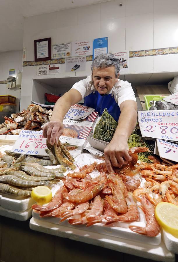 Las últimas compras antes de la Nochebuena en Córdoba, en imágenes