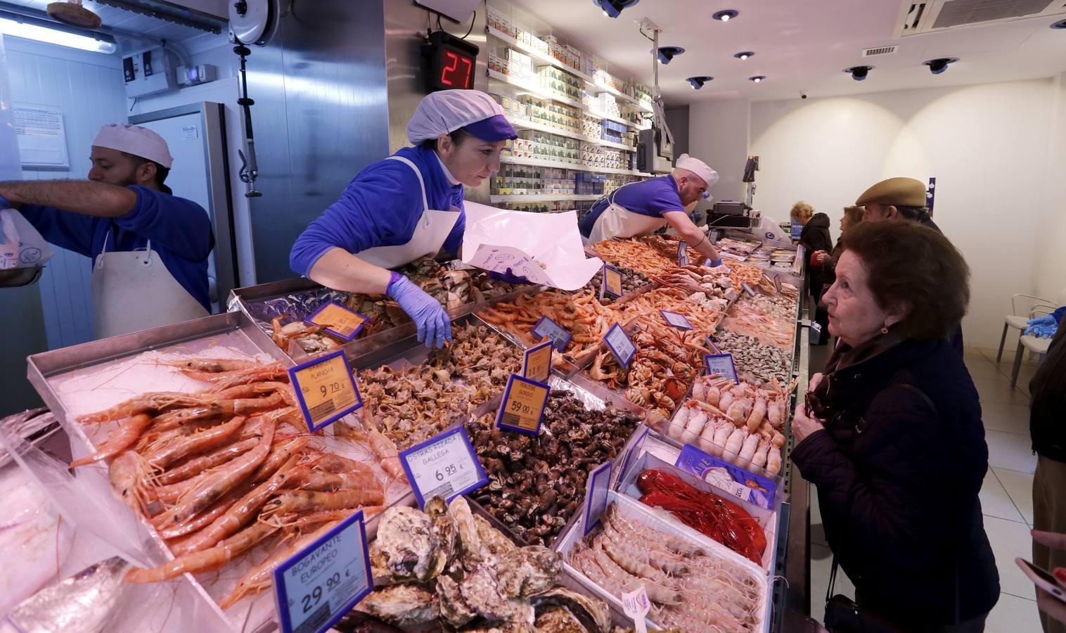 Las últimas compras antes de la Nochebuena en Córdoba, en imágenes