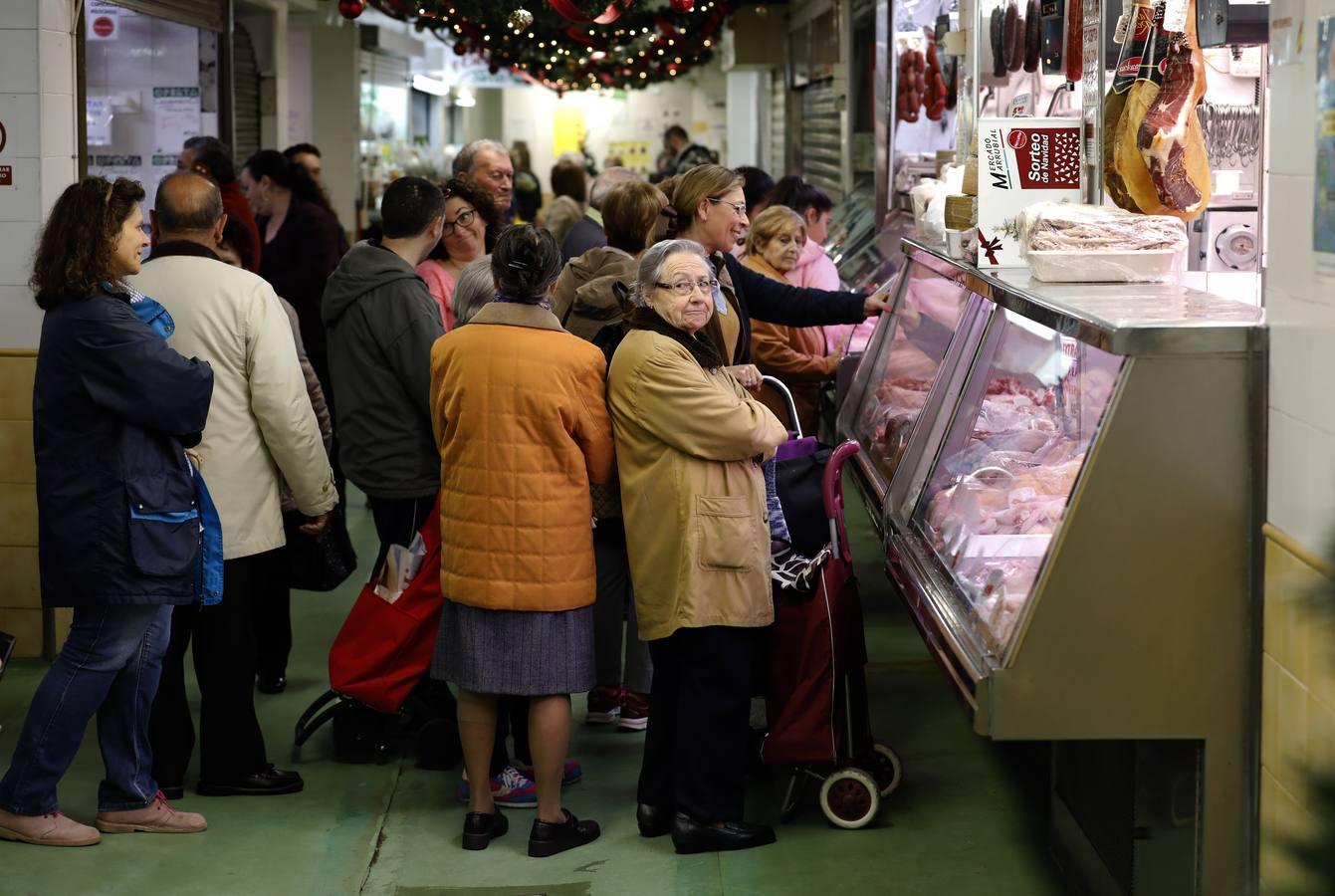 Las últimas compras antes de la Nochebuena en Córdoba, en imágenes