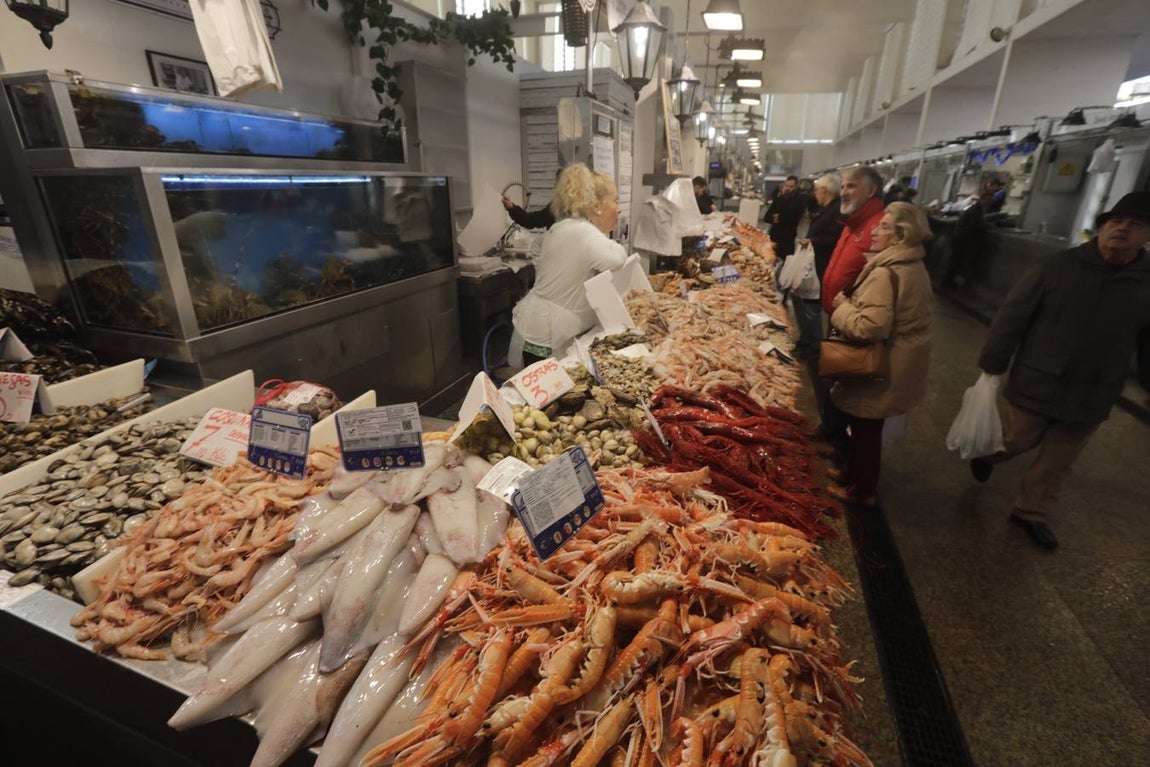 FOTOS: Las compras de última hora en el mercado de Cádiz