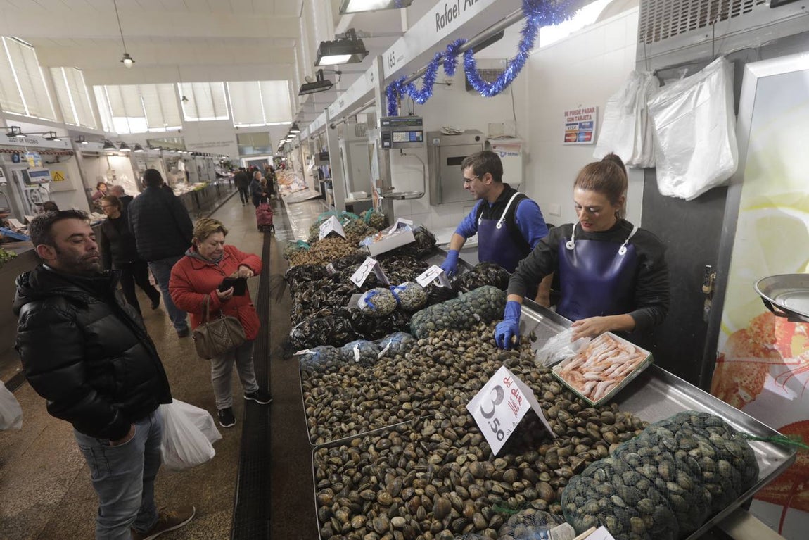 FOTOS: Las compras de última hora en el mercado de Cádiz