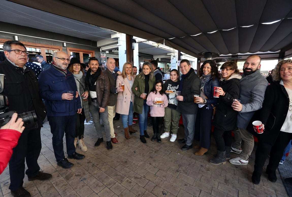 La alcaldesa Milagros Tolón y el presidente de la Junta, Emiliano García-Page, en el Polígono. 