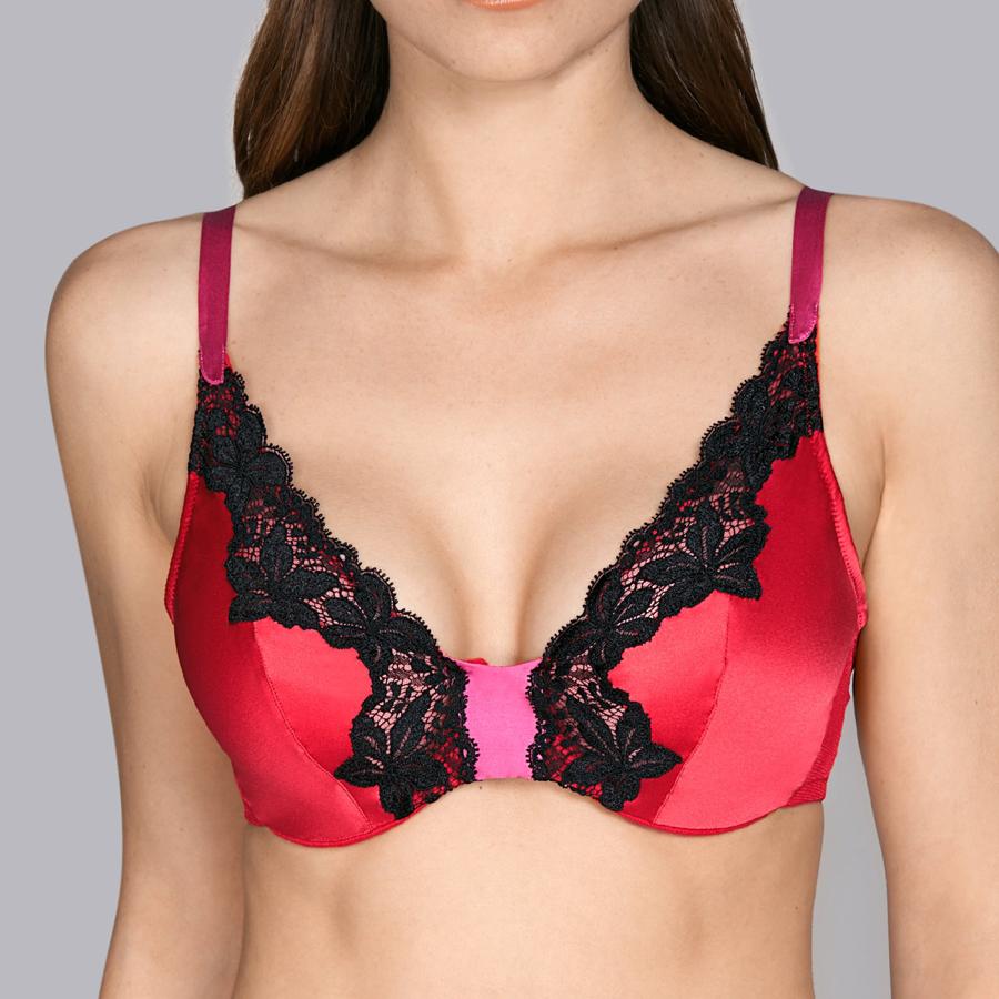 Sujetador Michelangelo. Este sujetador con aros de Andrés Sardá es todo lo que necesitas para entrar con buen pie en 2020. Este modelo lleva un ligero forro en tul transparente que aporta sujección y centra el pecho, diseño que se ve reforzado por sus tirantes anchos en satén laminado. Su precio es de 158 euros.