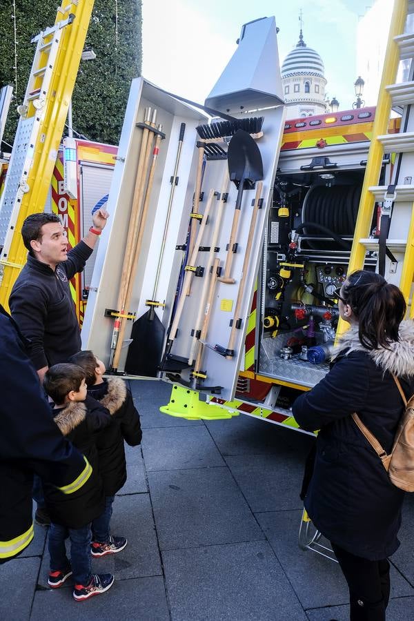 En imágenes, presentación de los nuevos coches de Bomberos en Sevilla