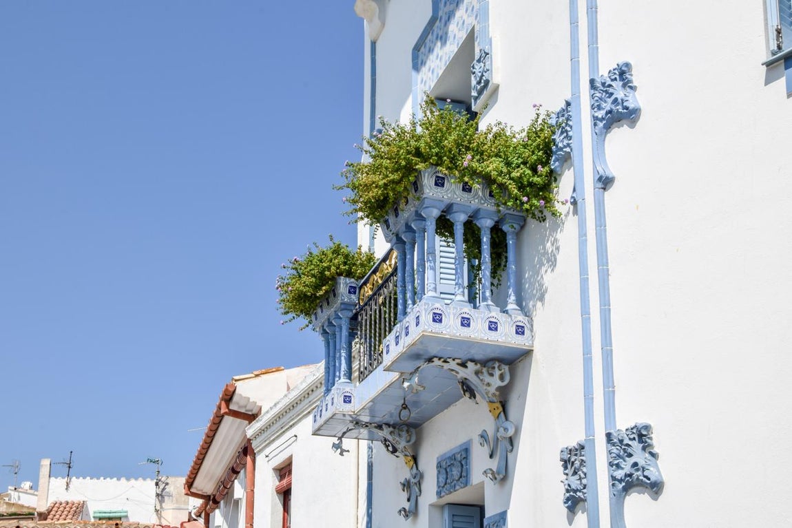 Casa Serinyana: 22 millones de euros. Esta vivienda de estilo modernista mide 625 metros cuadrados. Es obra del arquitecto Salvador Sellés i Baró y se restauró en los años 80 en una obra escrupulosa se centró en oreservar los elementos históricos que la ponen en valor