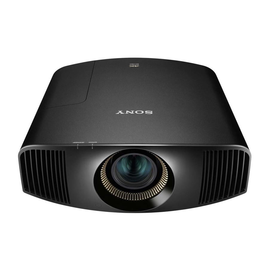 Proyector Sony VW760ES. Si te gusta el cine y quieres disfrutar de las mejores películas desde la comodidad de tu casa, este es tu mejor regalo. El proyector Home Cinema SXRD 4K con fuente de luz láser, 2.000 lúmenes de brillo y resolución Full HD es pura magia. Su precio es de 14.999 euros.