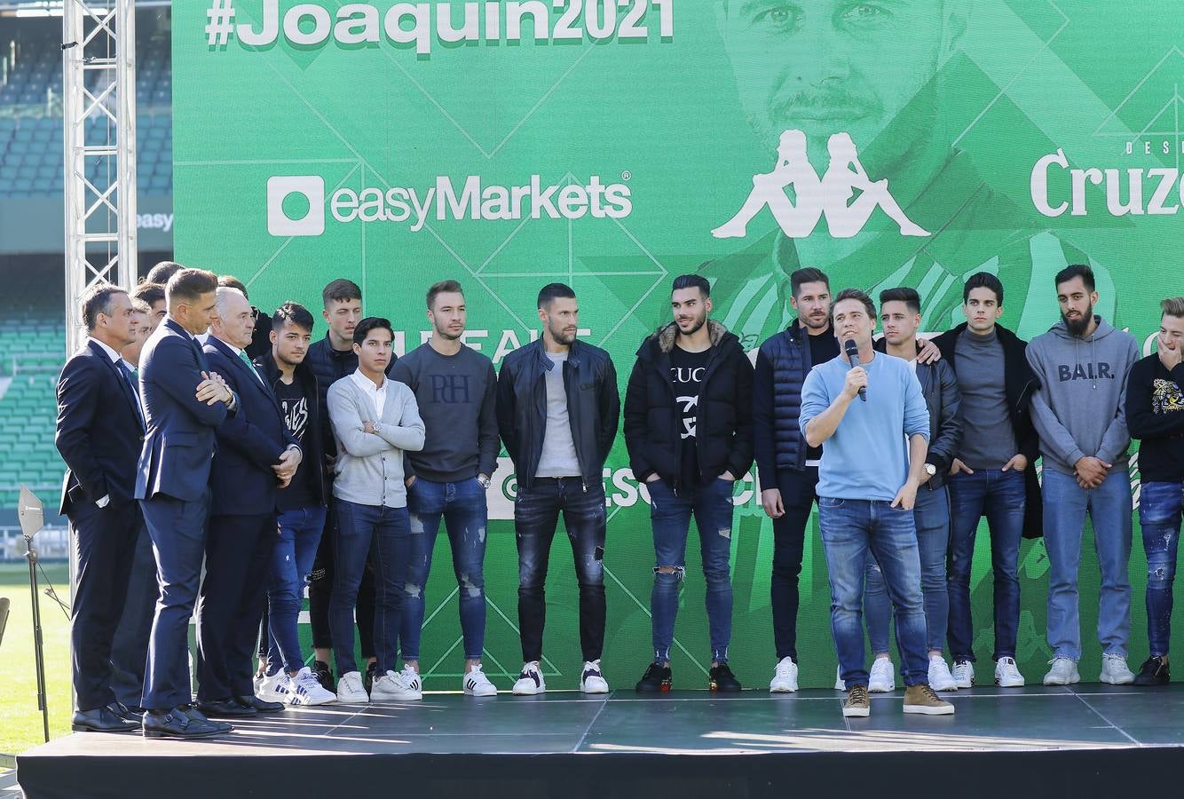 Las imágenes del homenaje a Joaquín por su renovación en el Real Betis