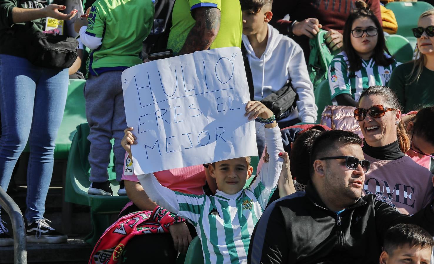 Las imágenes del homenaje a Joaquín por su renovación en el Real Betis