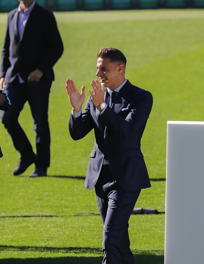 Las imágenes del homenaje a Joaquín por su renovación en el Real Betis