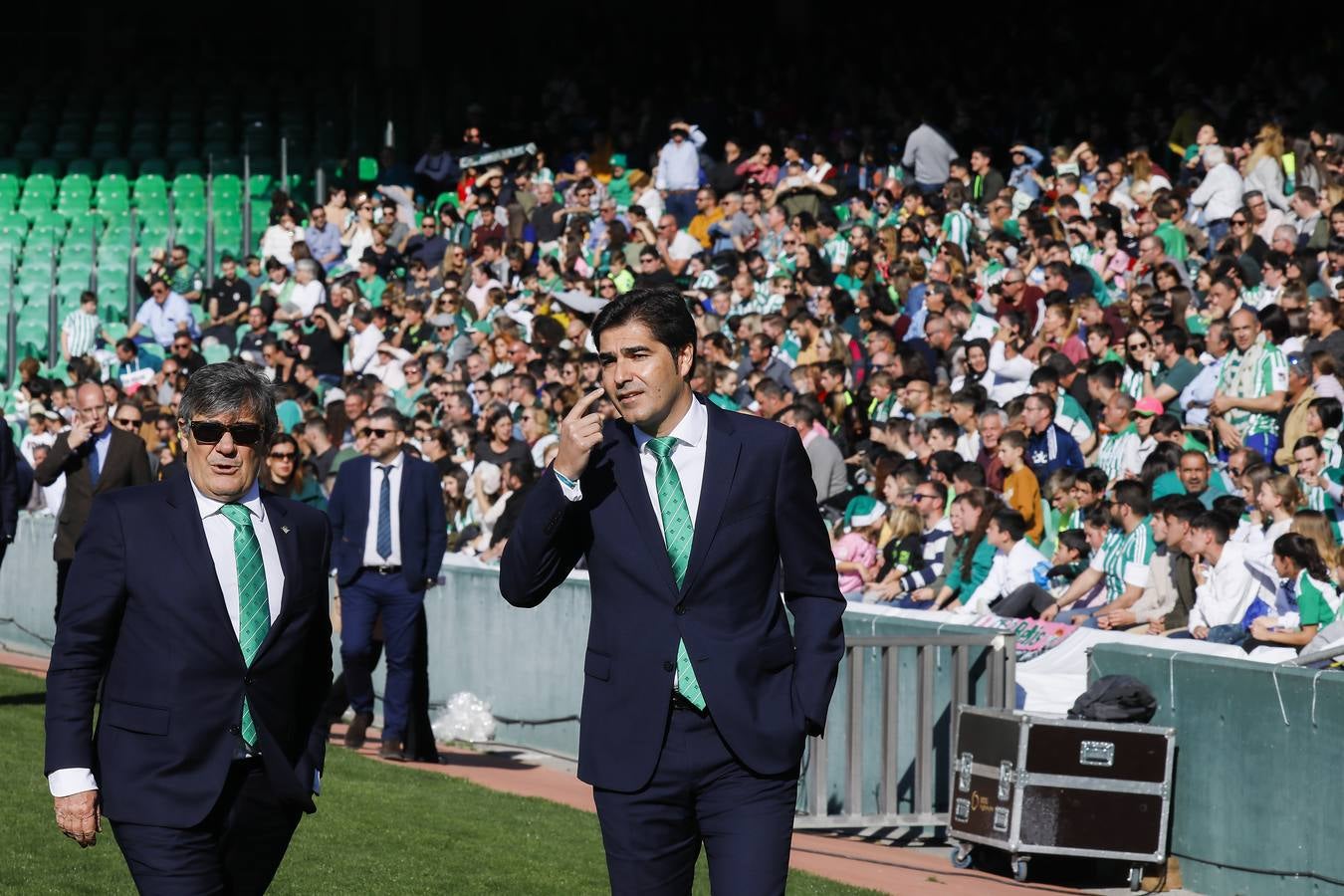 Las imágenes del homenaje a Joaquín por su renovación en el Real Betis