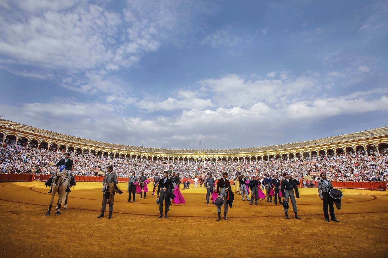 Festival taurino a beneficio de las hermandades del Baratillo y la Esperanza de Triana