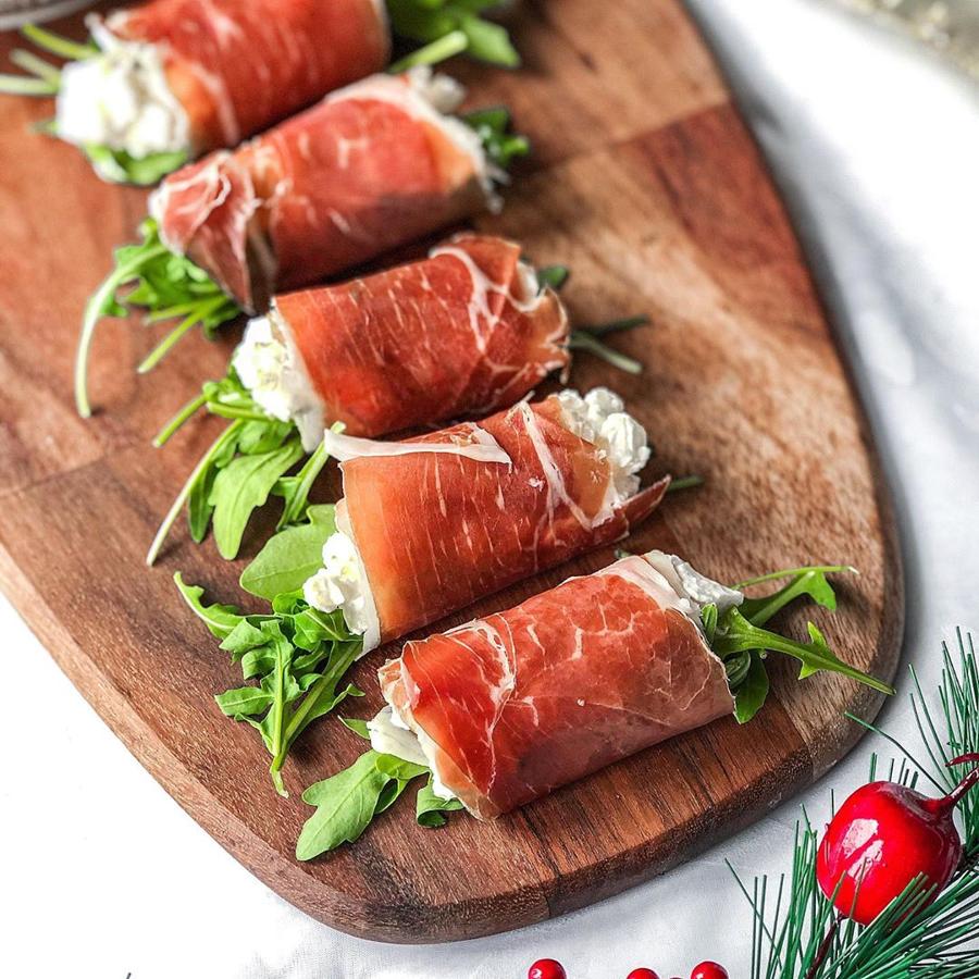 Rollito de jamón y pera. María, de @saboreanda, es experta en recetas ligeras. Este rollito está elaborado con 8 lonchas de jamón (cuanto mejor calidad, mejor, así que aquí ya depende de lo que pueda cada uno), 100 gramos de queso crema, una pera dulce y un puñado de rúcula. El paso a paso <a href="https://www.instagram.com/p/B6idYu2CISI/" target="_blank">aquí</a>.