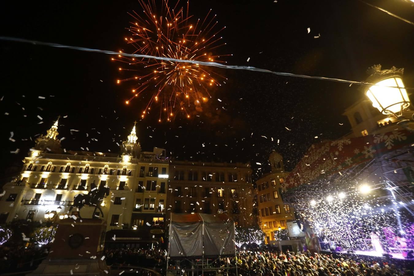 La fiesta de Nochevieja en las Tendillas, en imágenes