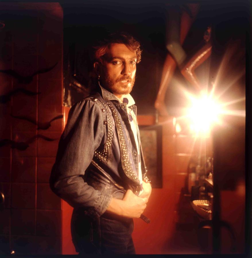 Los excéntricos estilismos de Tino Casal, en imágenes