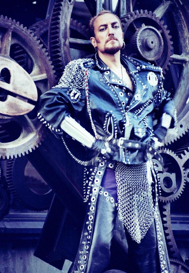 Los excéntricos estilismos de Tino Casal, en imágenes