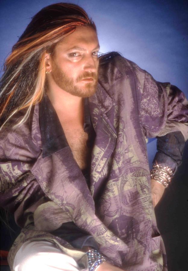 Los excéntricos estilismos de Tino Casal, en imágenes