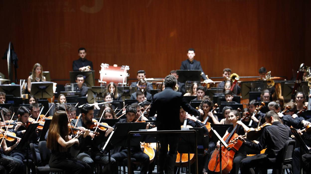 El concierto de la OJA y la Fundación Barenboim en Córdoba, en imágenes