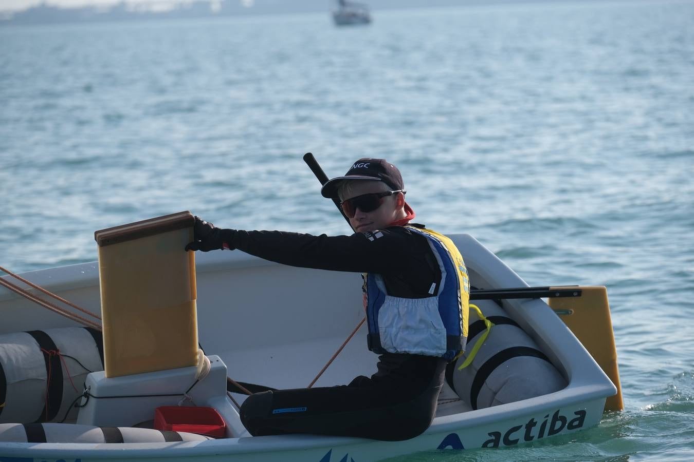 La falta de viento trunca el inicio de la VI Regata Ciudad de El Puerto