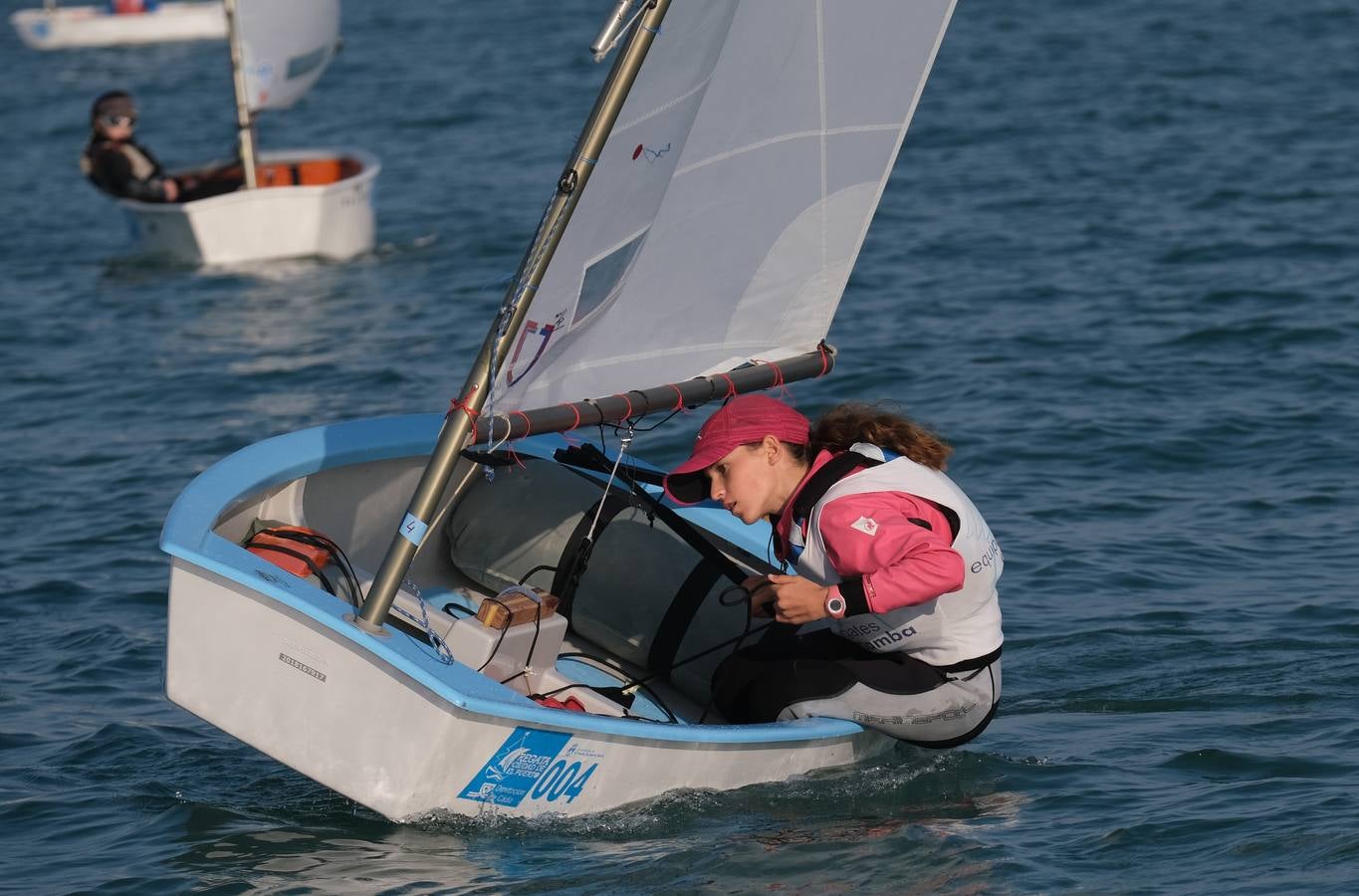 La falta de viento trunca el inicio de la VI Regata Ciudad de El Puerto