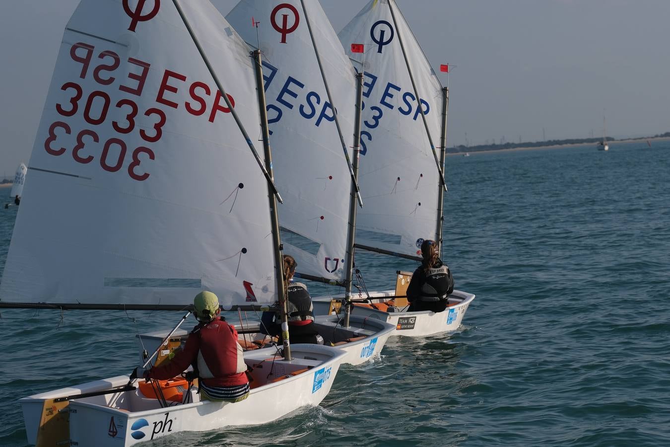 La falta de viento trunca el inicio de la VI Regata Ciudad de El Puerto